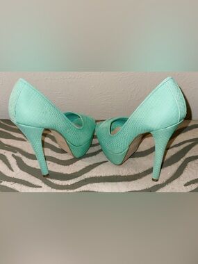 Gently used, Steve Madden, Mint Green High Heel Pumps - Women's Fashion Heels